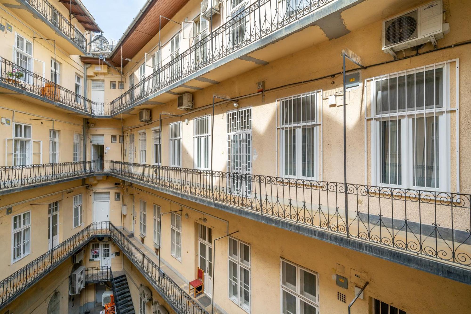 Oktogon Four Residence Budapest Luaran gambar